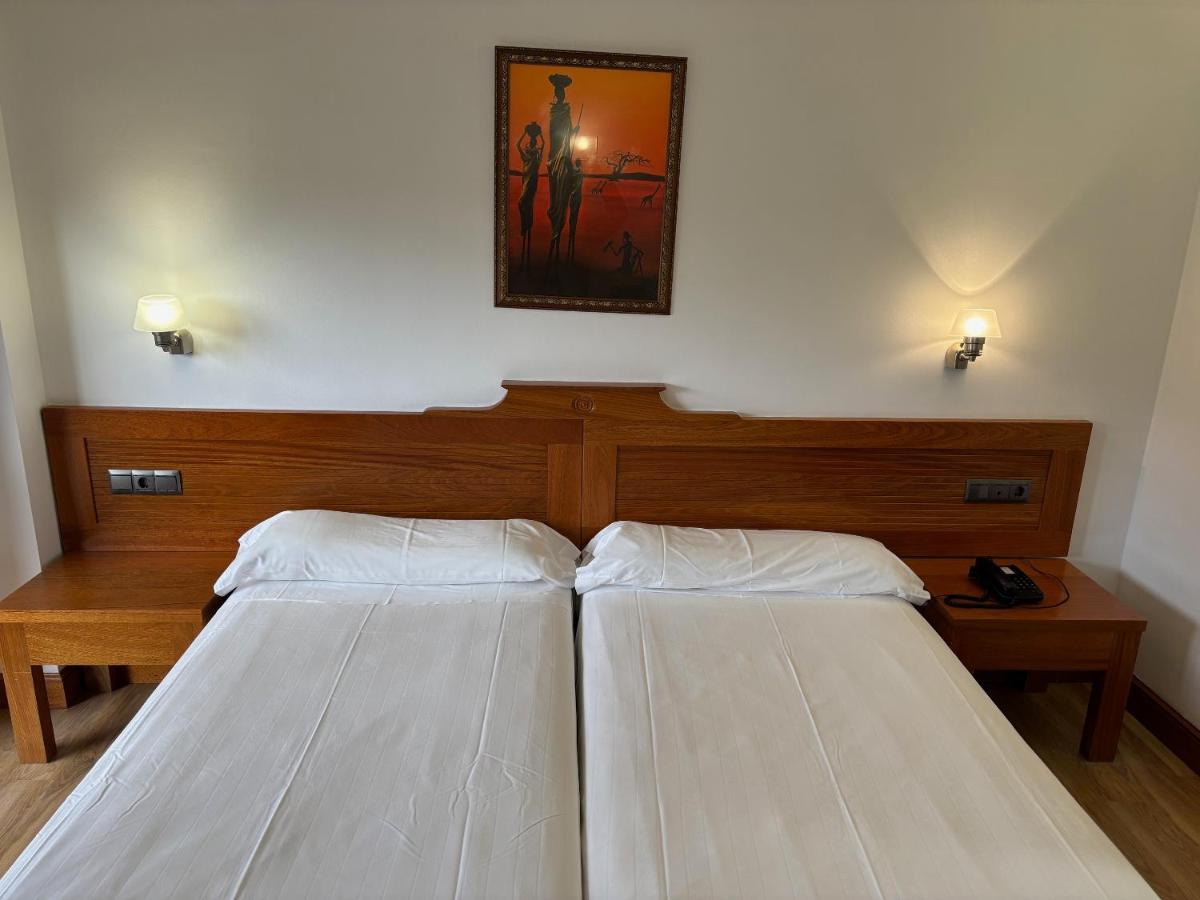 Twin Room,1498847344:JPEG